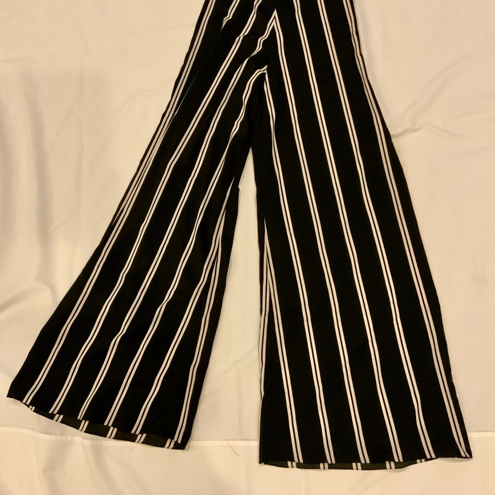 NWT Alice + Olivia Mod Pinstripes Silk Flowy pants, 0